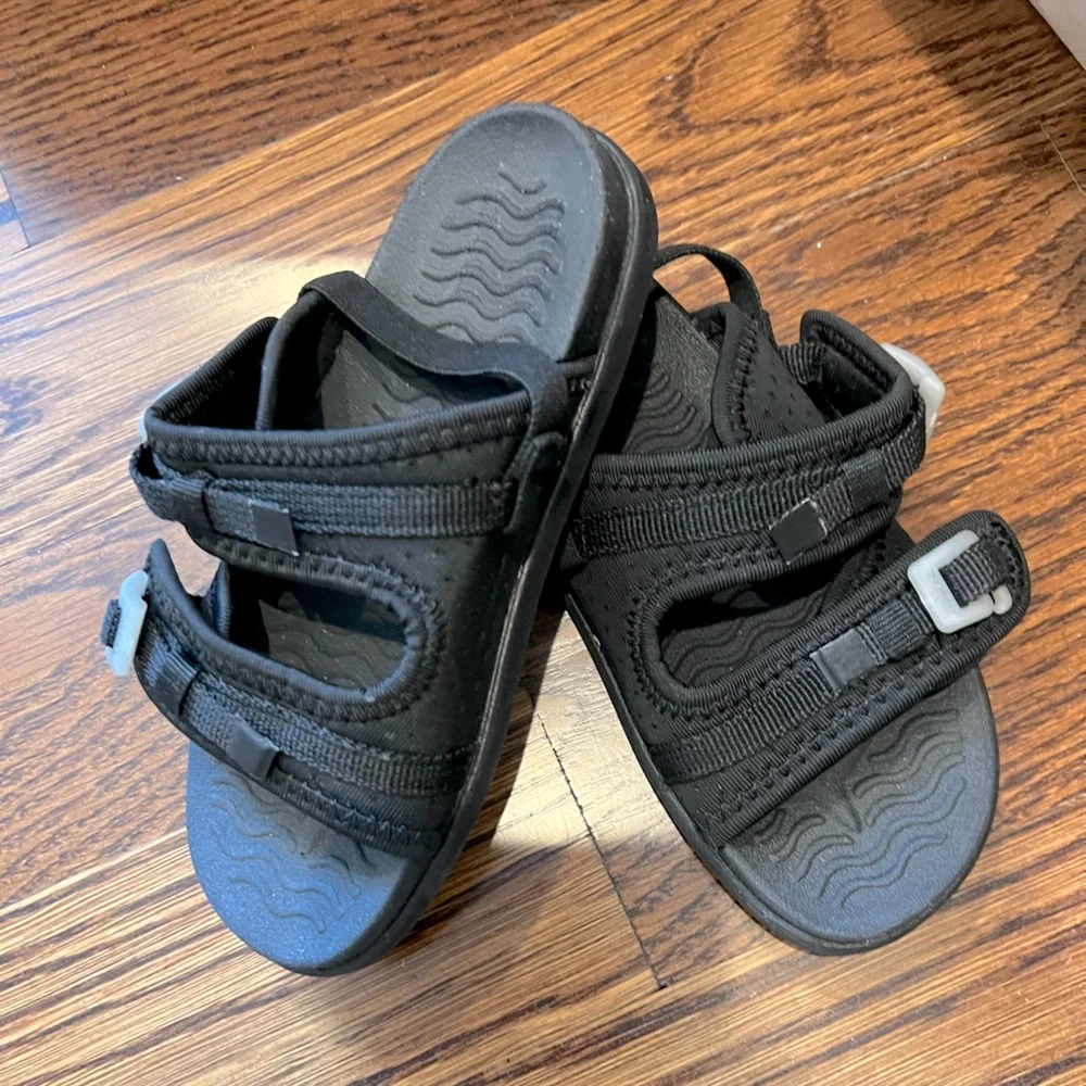 Native sandals boys black size 11 excellent condition